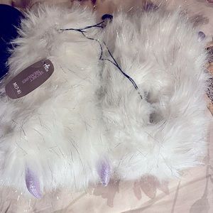 NWT white iridescent purple claw slippers.sz 7-8